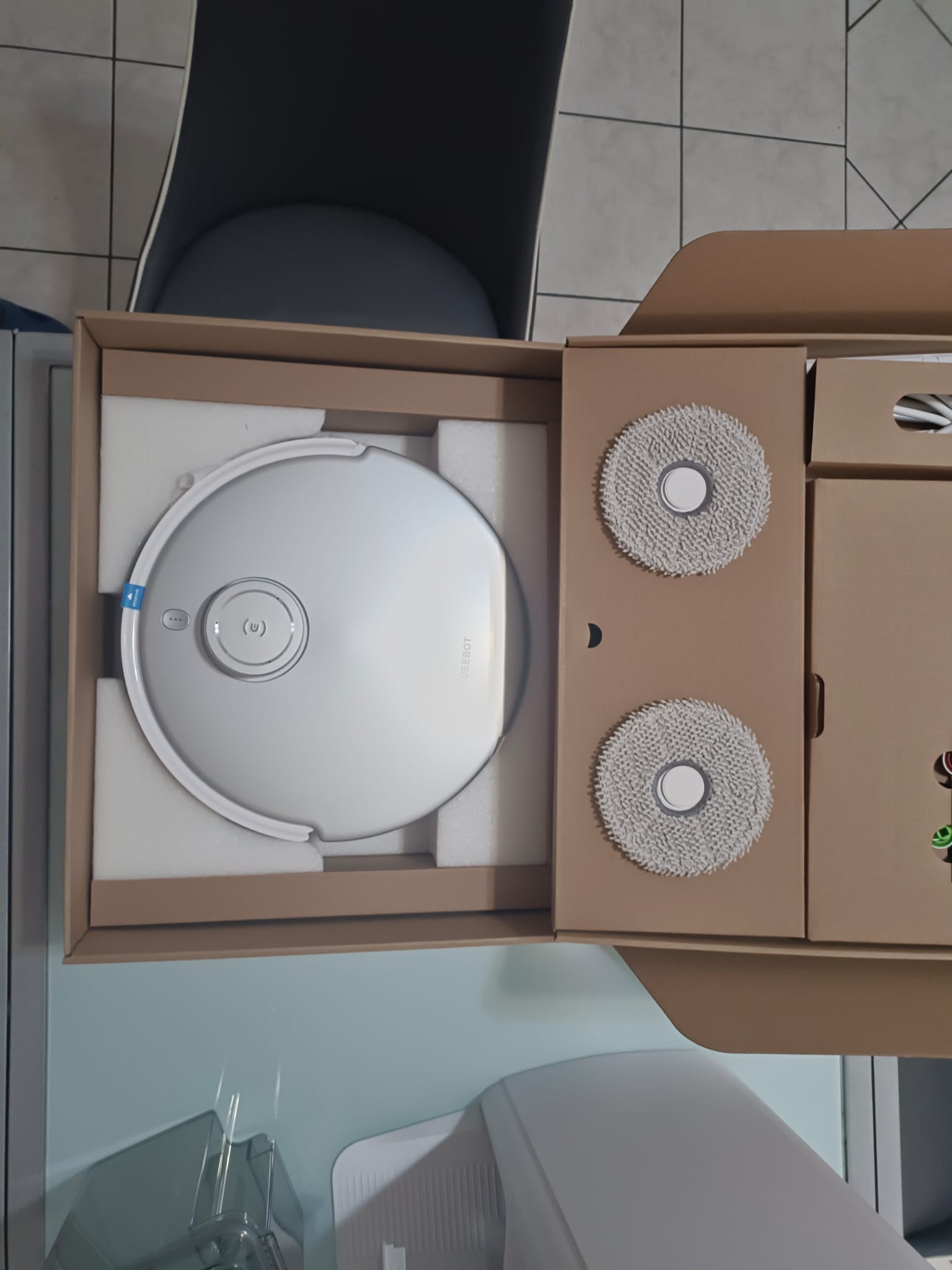 Ecovacs DEEBOT T20 OMNI: Il Robot Aspirapolvere Lavapavimenti e Sollevamento Automatico Moci